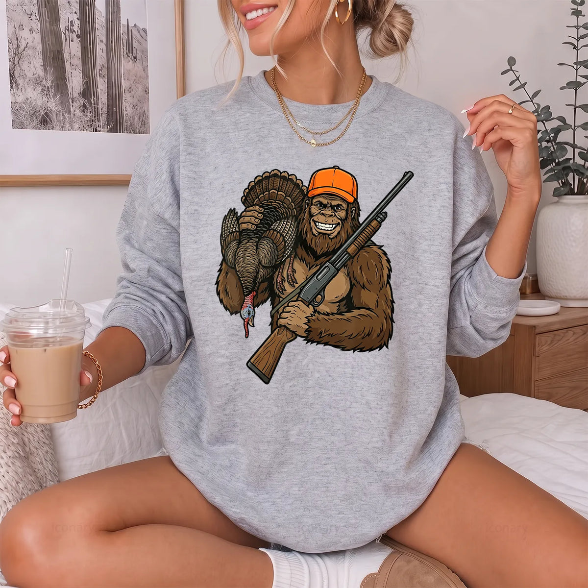 Bigfoot Turkey Hunter Sweatshirt Women model in Sport Grey