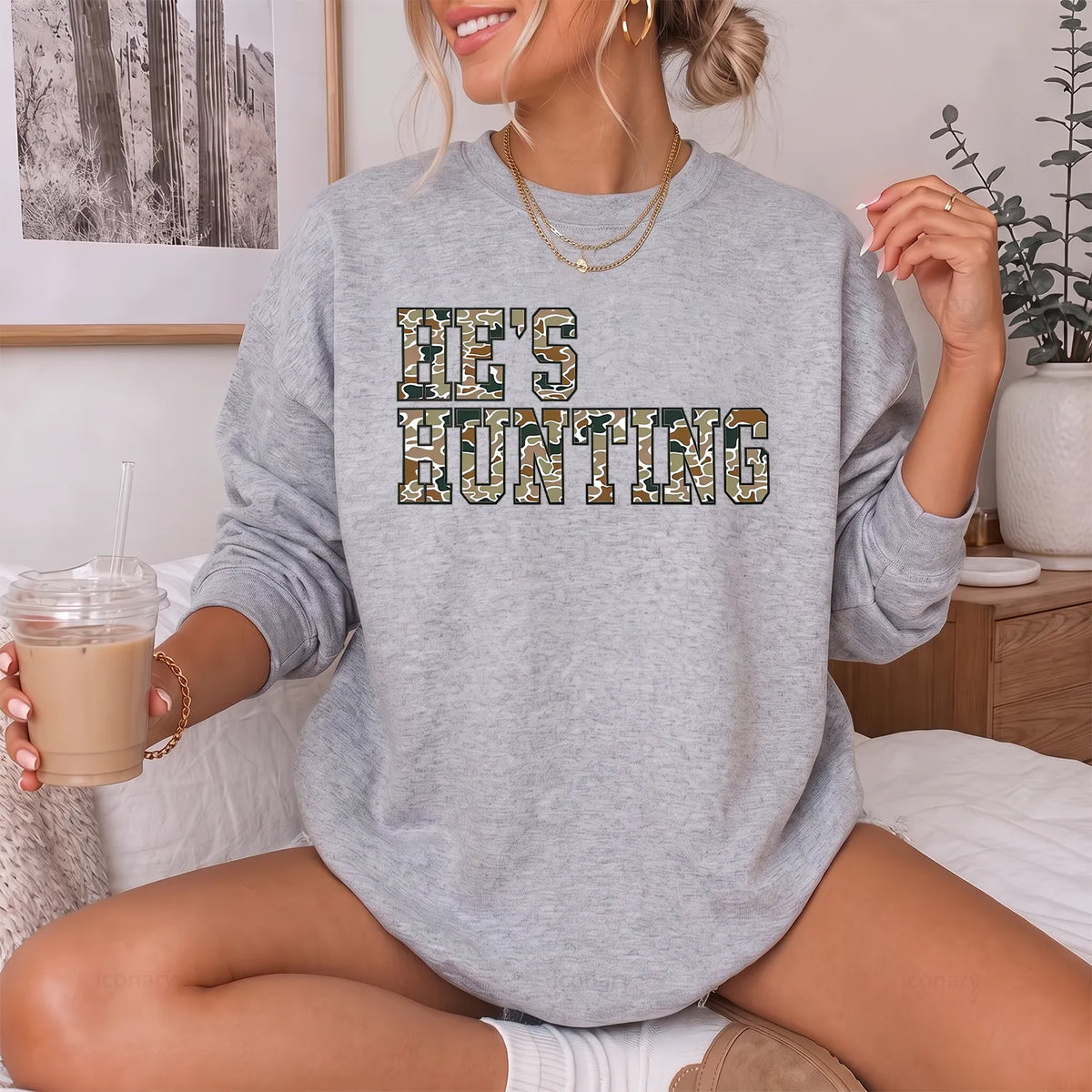 Bold Hes Hunting Camo Sweatshirt Women model in Sport Grey