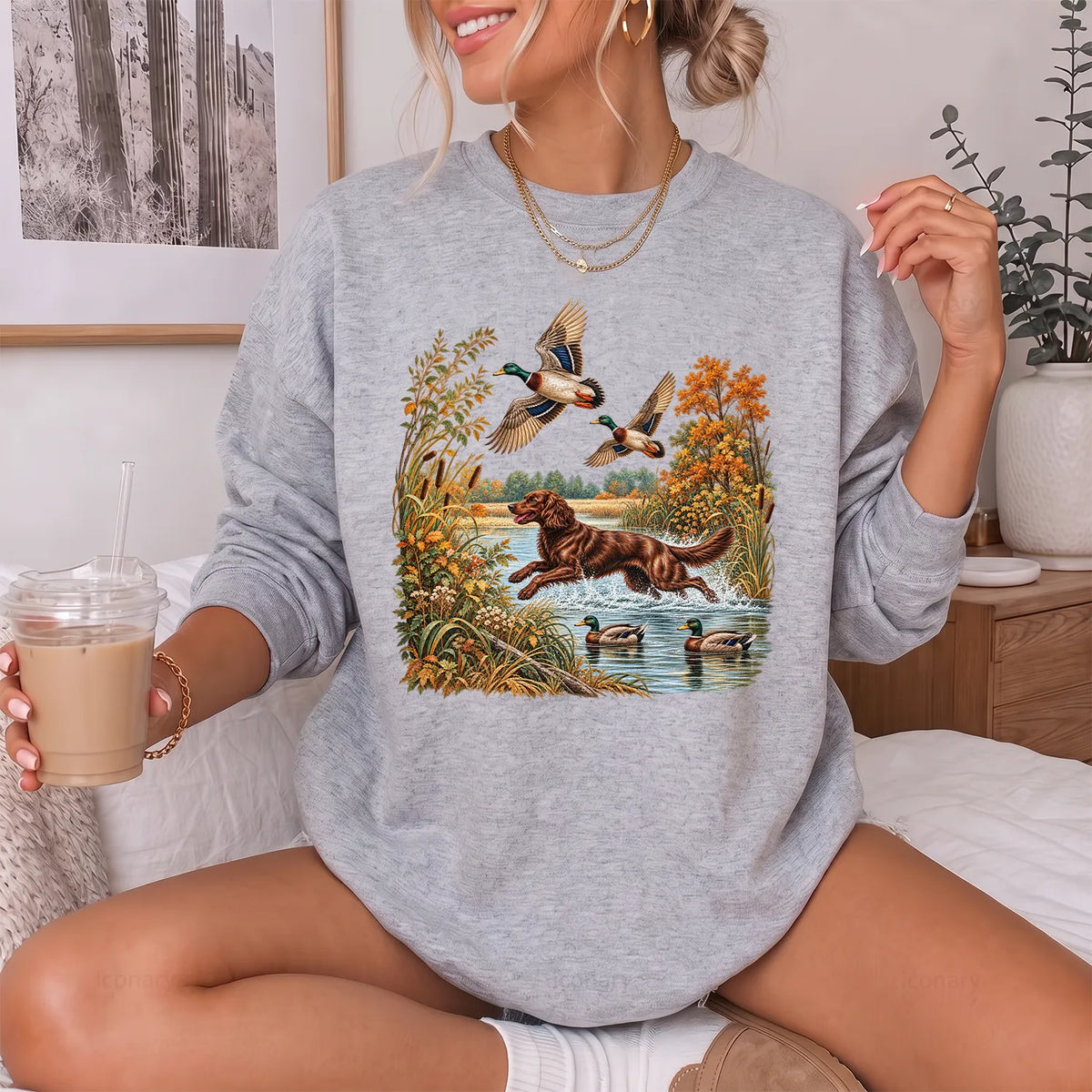Boykin Spaniel Retrieving Mallards Sweatshirt Women model in Sport Grey