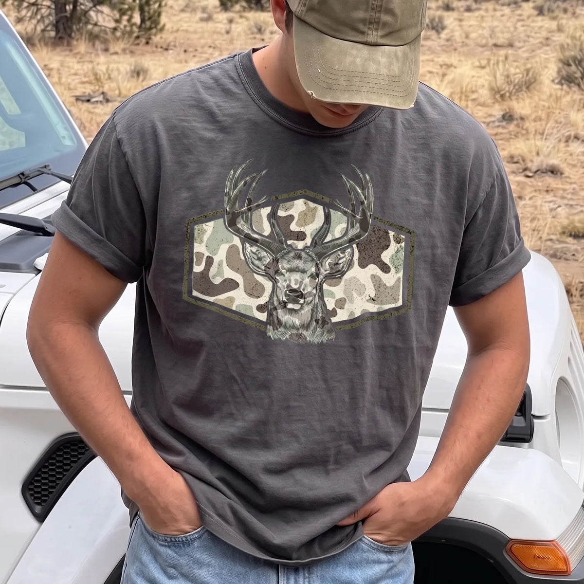 Camo Buck Hunting T-Shirt Men model in Pepper