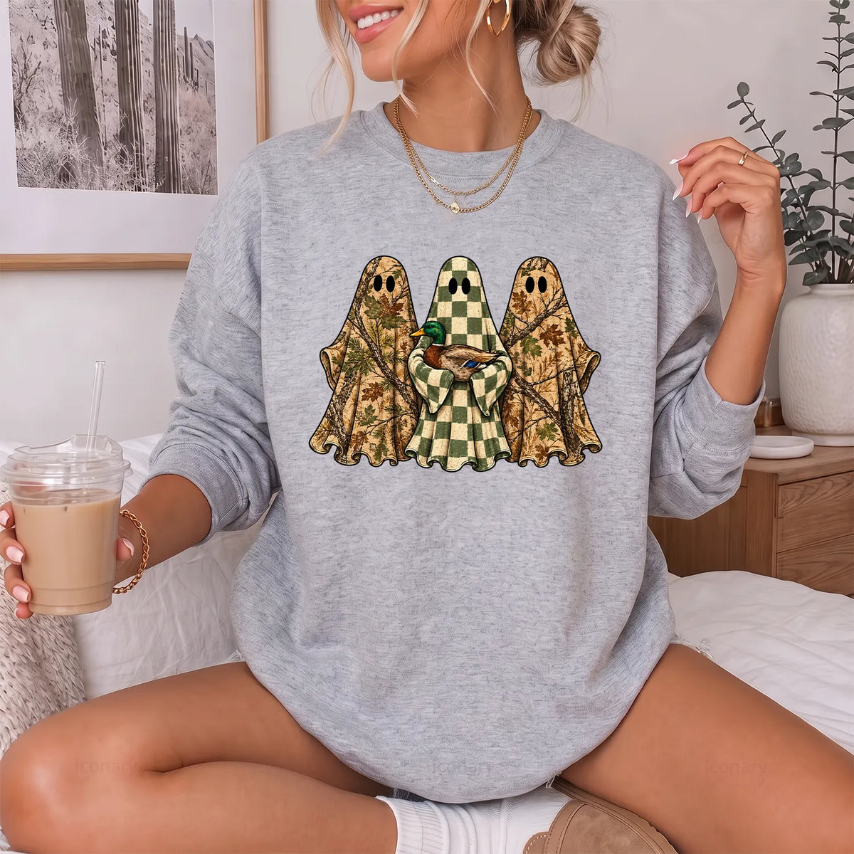 Camo Mallard Ghost Trio Sweatshirt Women model in Sport Grey