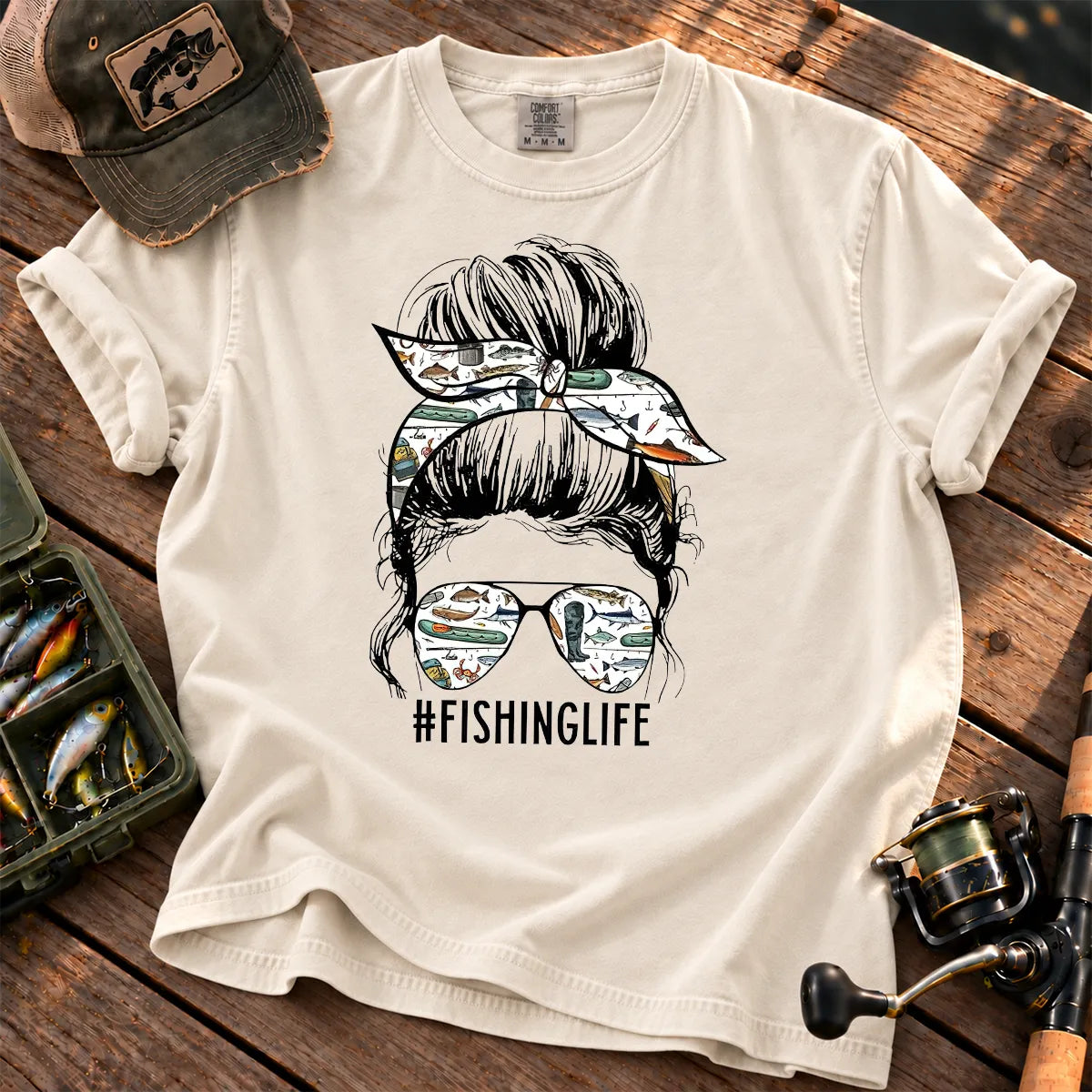Fishing Life Mom T-Shirt in Ivory