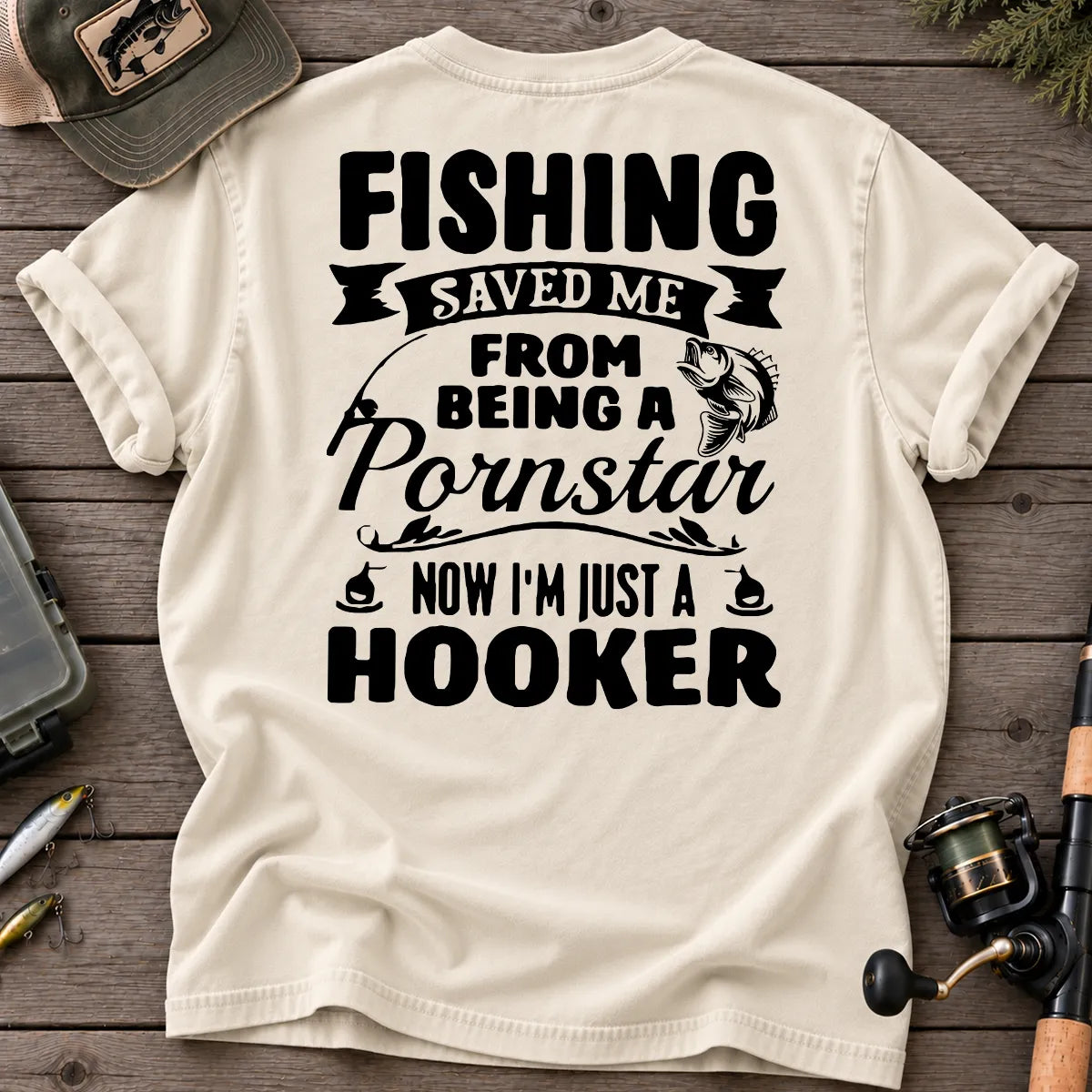 Fishing Saved Me Hooker Bass Badge T-Shirt in Ivory