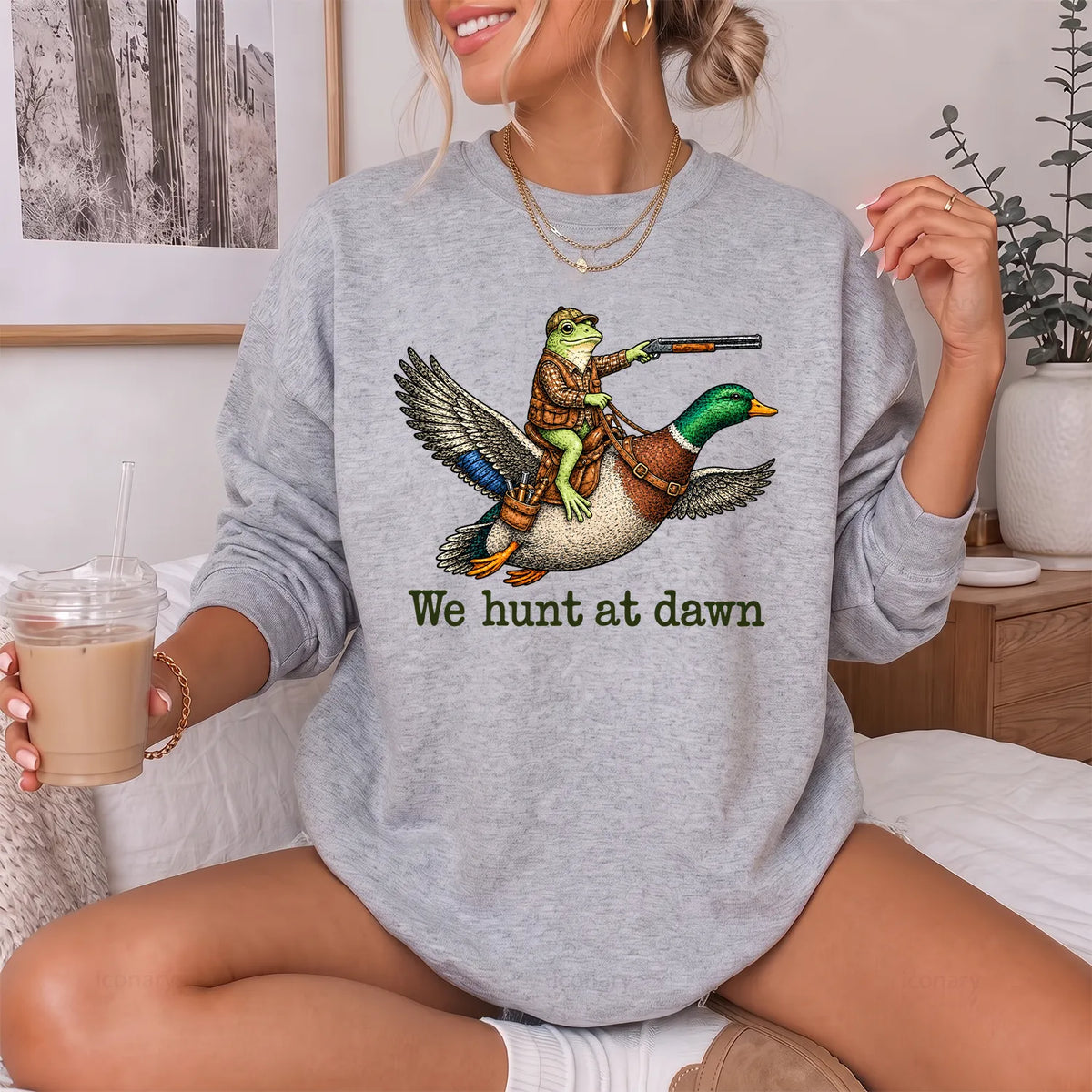 Frog We Hunt at Dawn Sweatshirt Women model in Sport Grey
