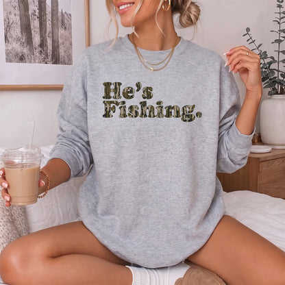 Hes Fishing Camo Text Sweatshirt Women model in Sport Grey