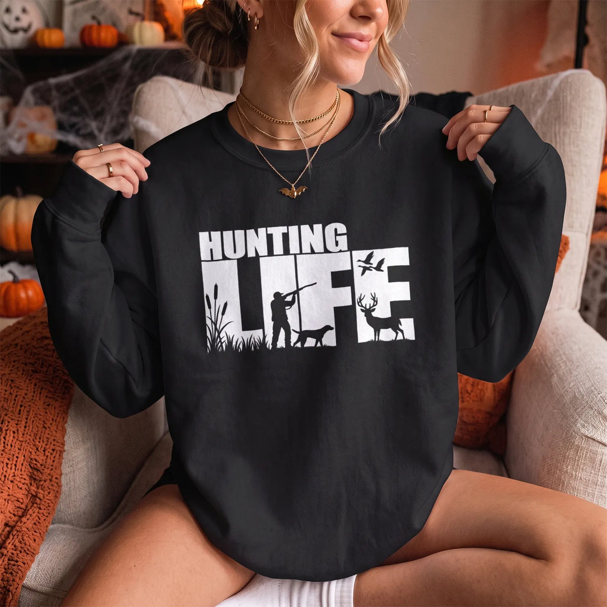 Hunting Life Silhouette Sweatshirt Women model in Black