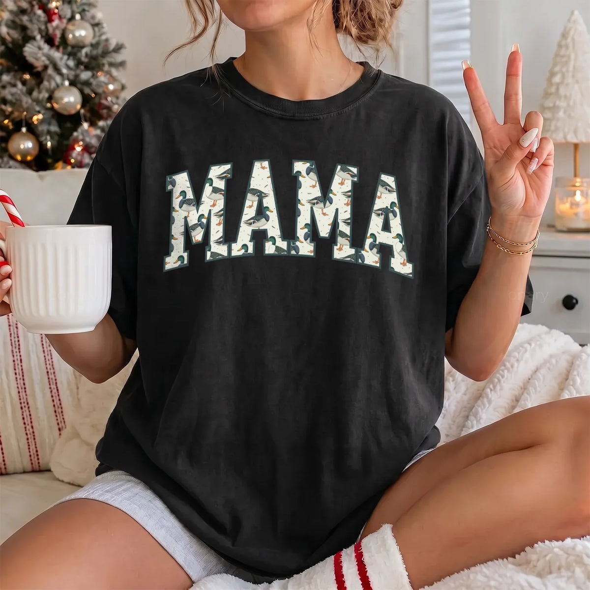 Hunting Mama Mallard T-Shirt Women model in Black