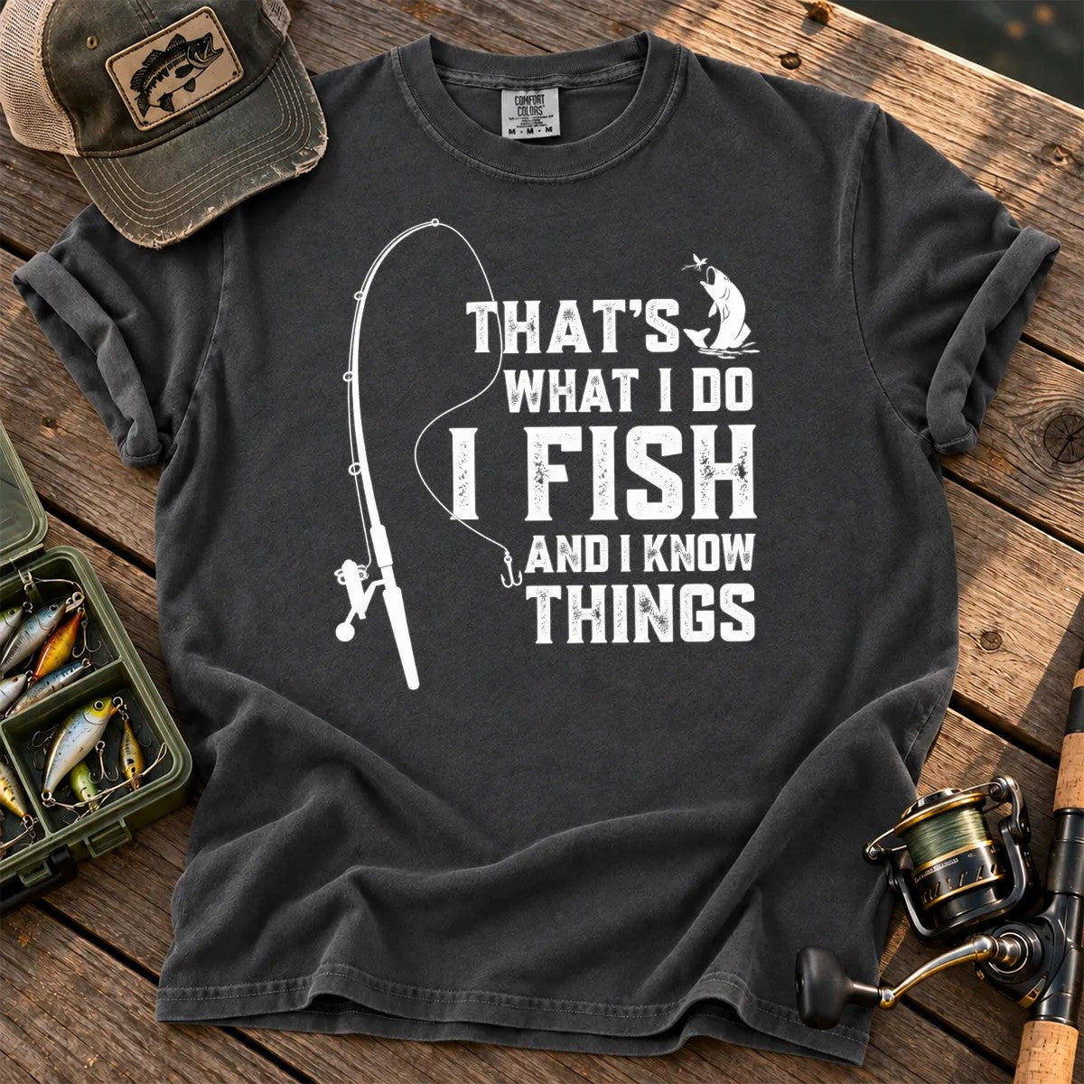 That's What I Do, I Fish and I Know Things T-Shirt in Pepper