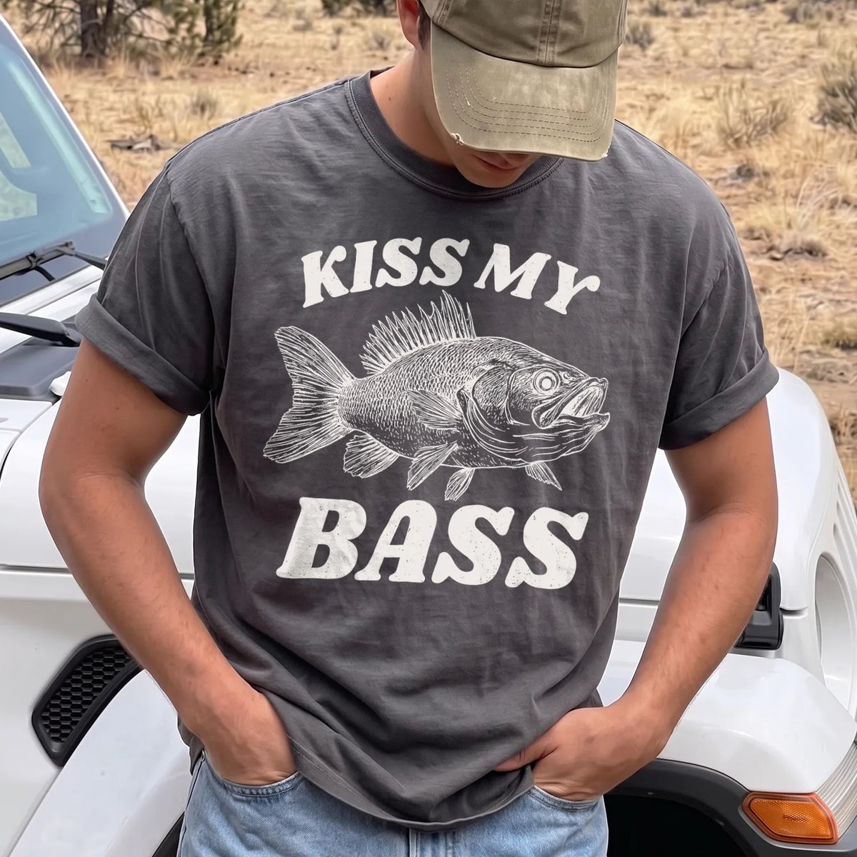 Kiss My Bass Detailed T-Shirt Men model in Pepper