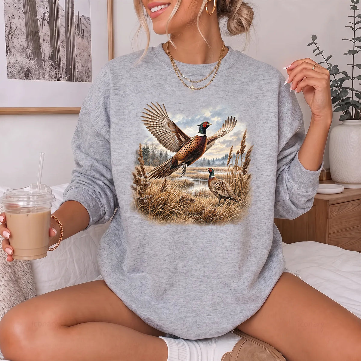 Pheasant Wilderness Sweatshirt Women model in Sport Grey