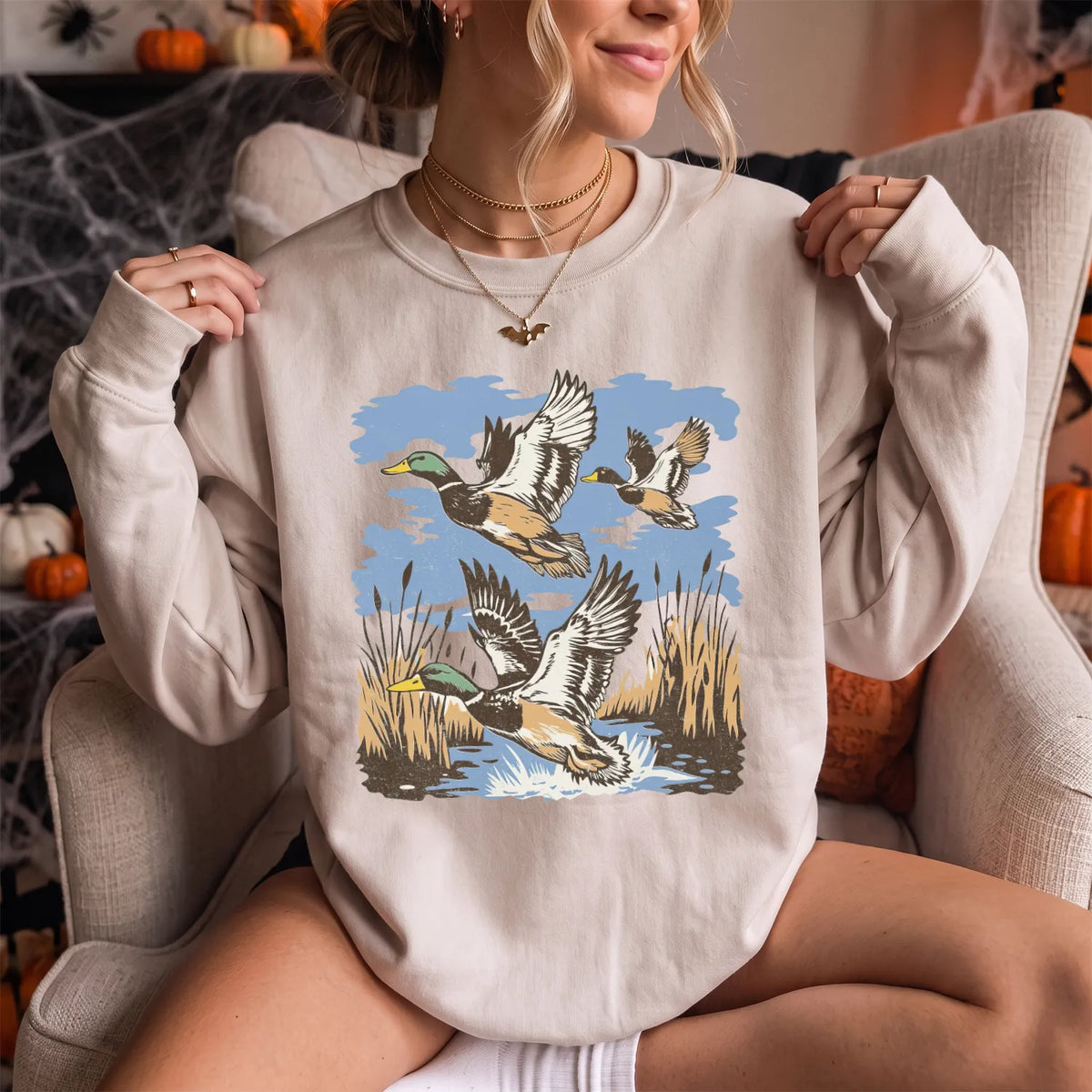 Retro Mallard Flock Sweatshirt Women model in Sand