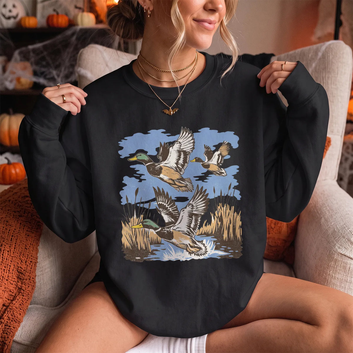 Retro Mallard Flock Sweatshirt Women model in Black