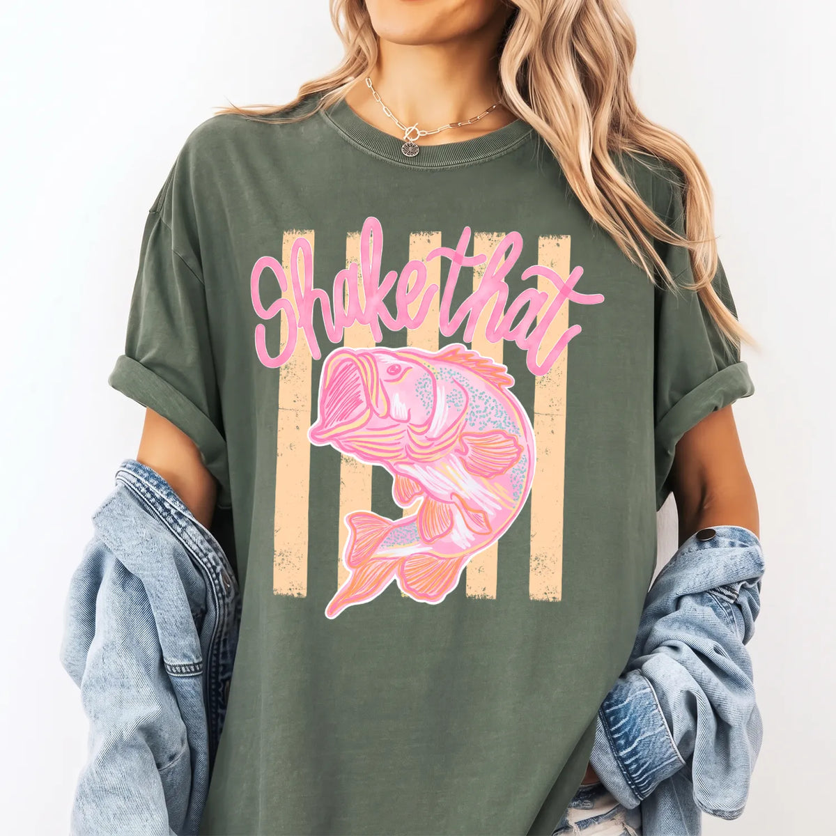 Shake That Bass Pink T-Shirt Women model in Moss