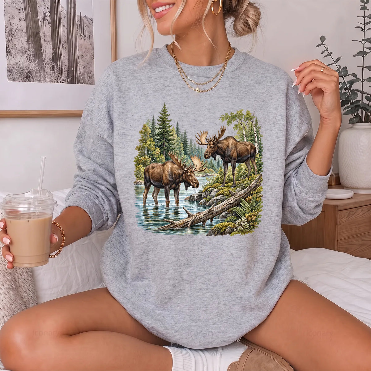 Summer Moose River Sweatshirt Women model in Sport Grey