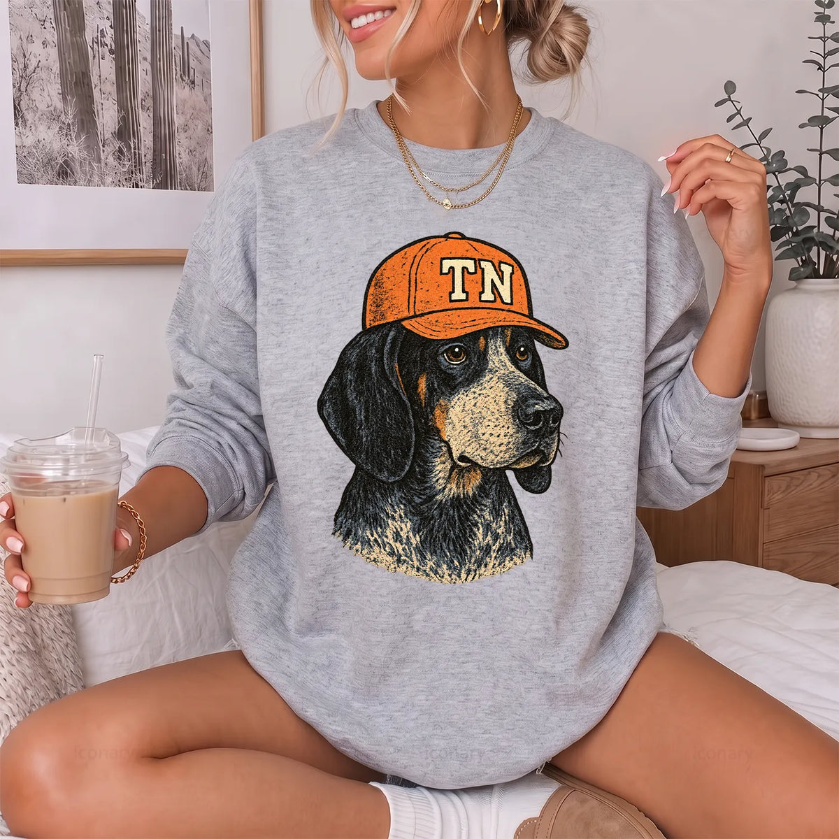 Tennessee Hunting Dog Sweatshirt Women model in Sport Grey