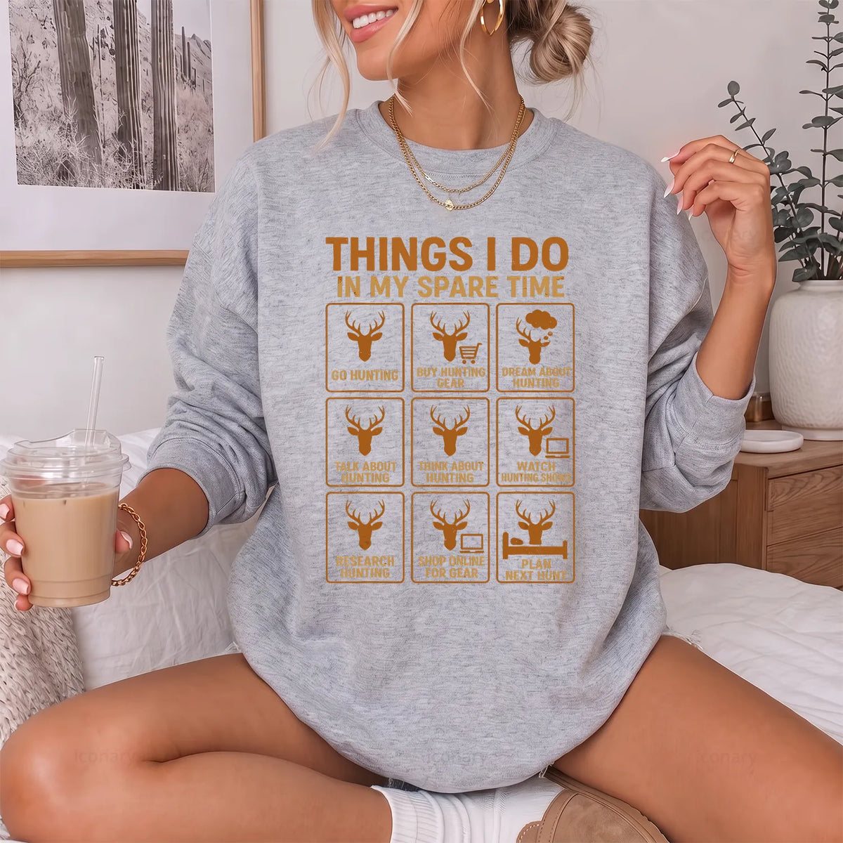 Things I Do in My Spare Time Deer Sweatshirt Women model in Sport Grey