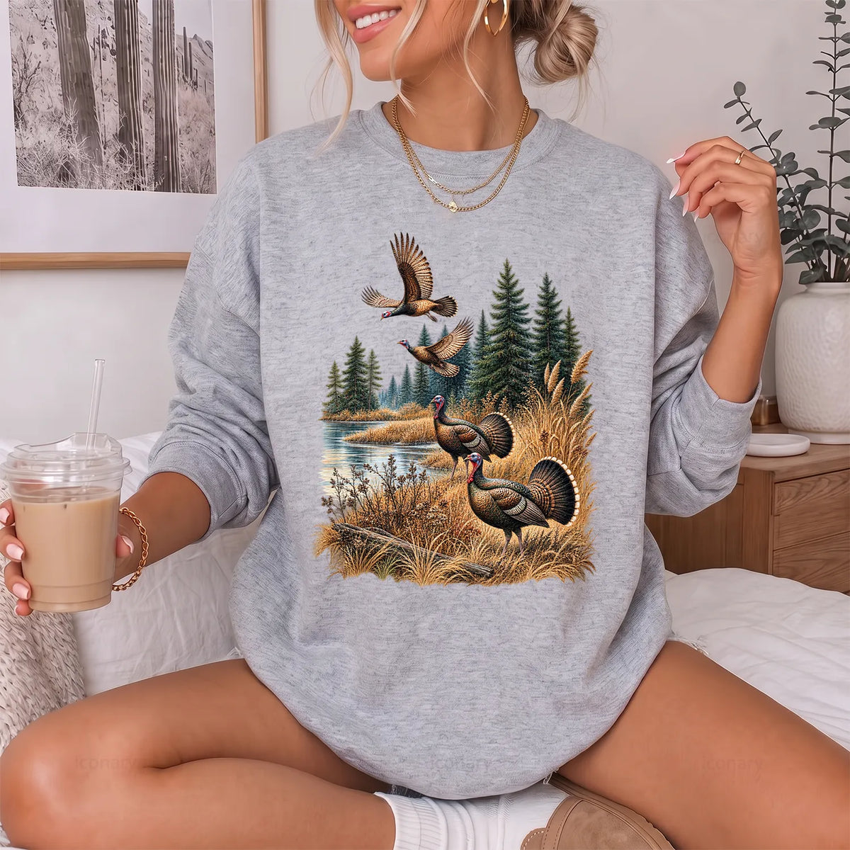 Turkey Fall Pond Sweatshirt Women model in Sport Grey