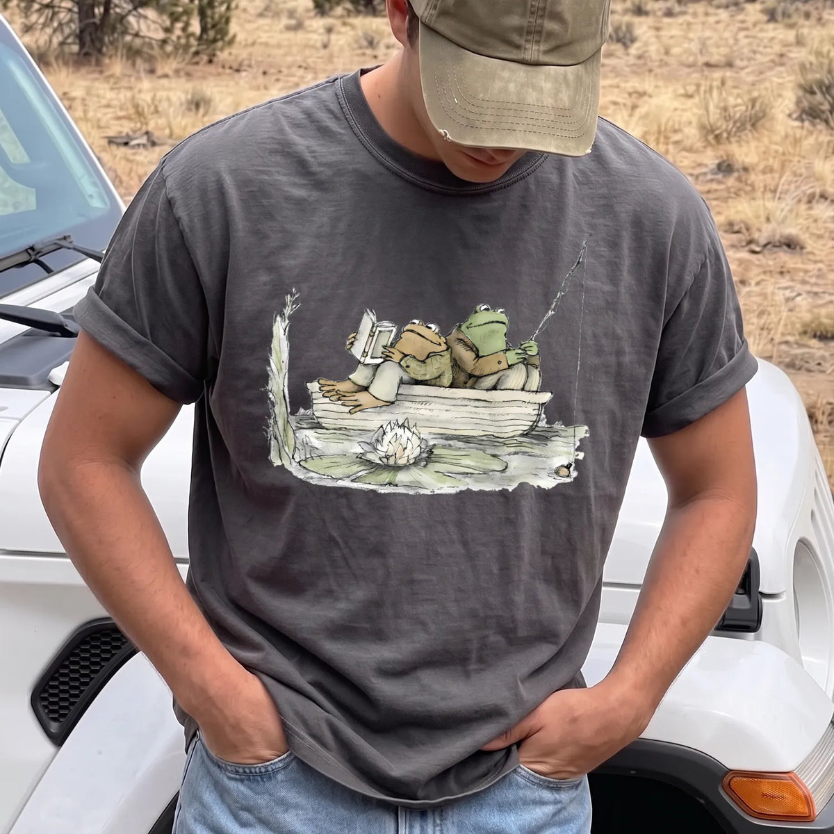 Two Frog Friends Fishing T-Shirt Men model in Pepper