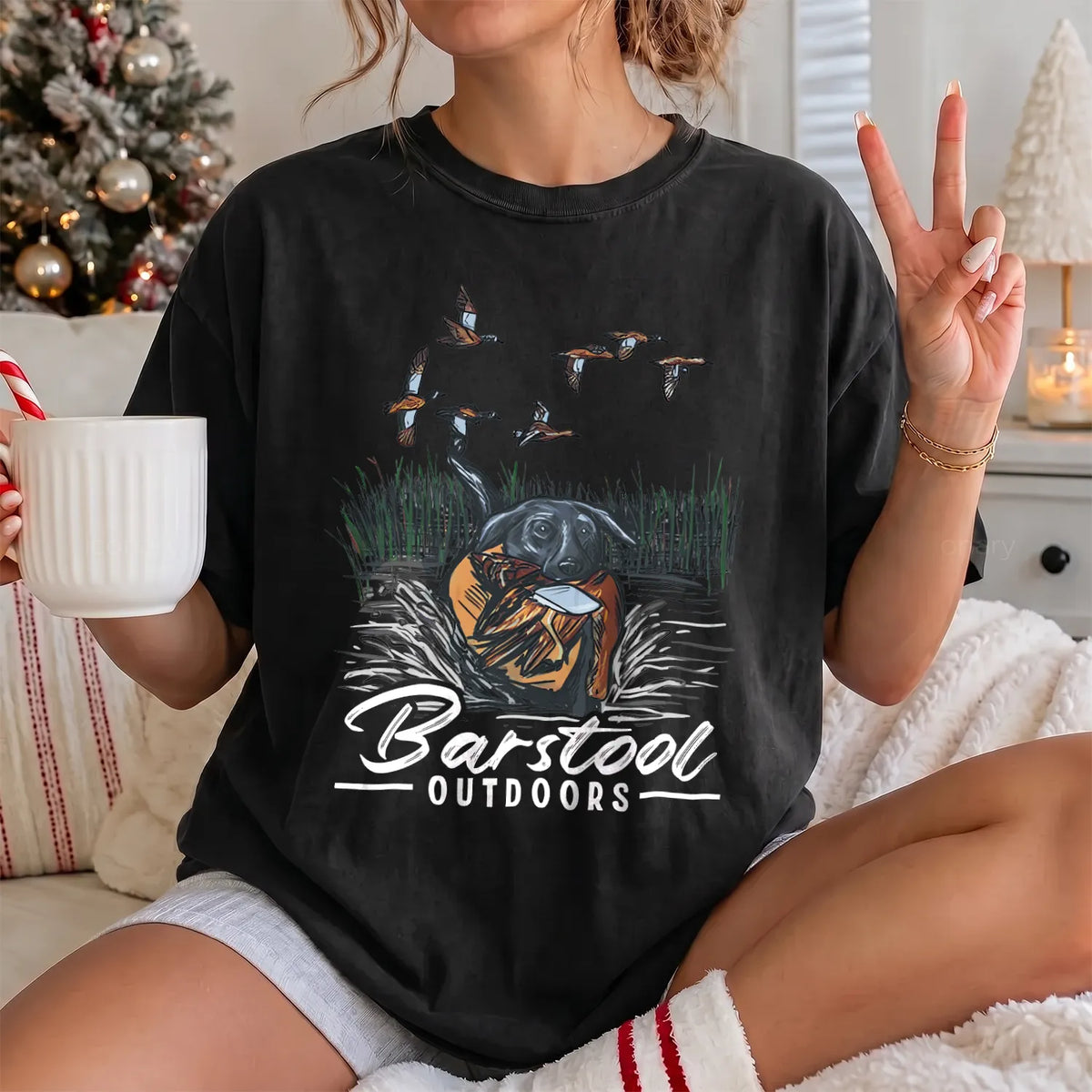 Vintage Duck Hunt T-Shirt Women model in Black