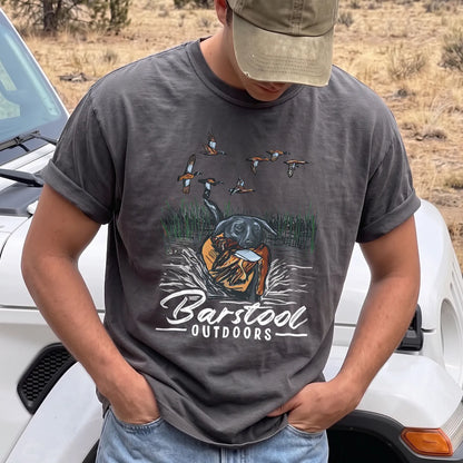 Vintage Duck Hunt T-Shirt Men model in Pepper