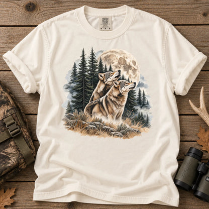 Wolves Howling at the Moon T-Shirt in Ivory
