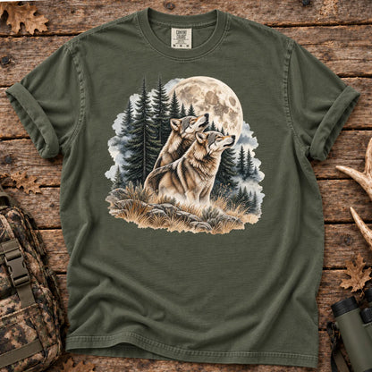 Wolves Howling at the Moon T-Shirt in Moss